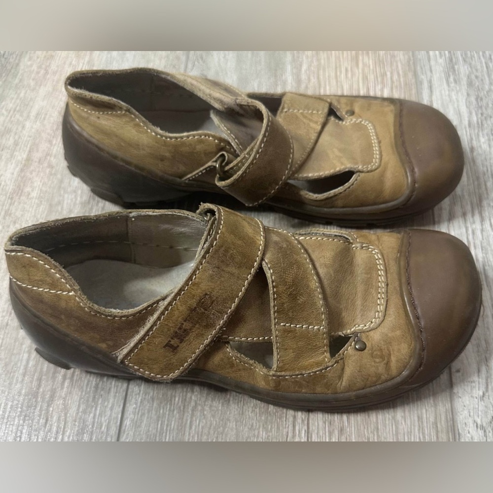 IKKS: Brown Leather Mary Jane Shoes